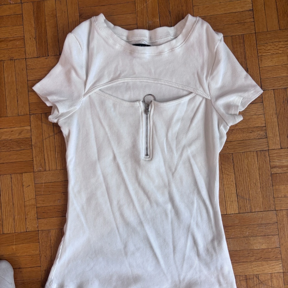 ribbed tshirt with zip up chest - accepting offers - Picture 4 of 4